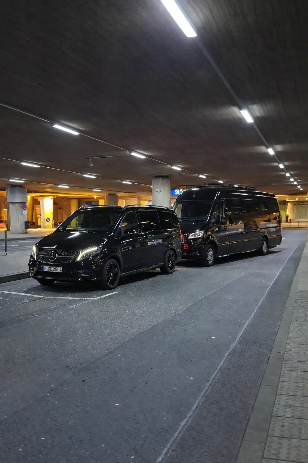 Flughafentransfer Düsseldorf zur Messe – Mercedes V-Klasse und Sprinter