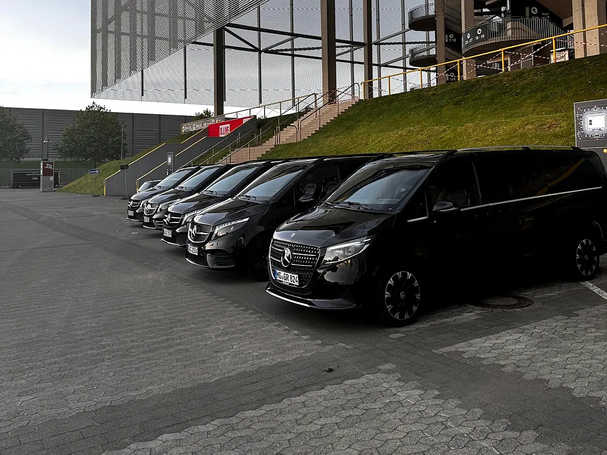 V-Klasse-Flotte für ein Konzert-Shuttle an der Arena